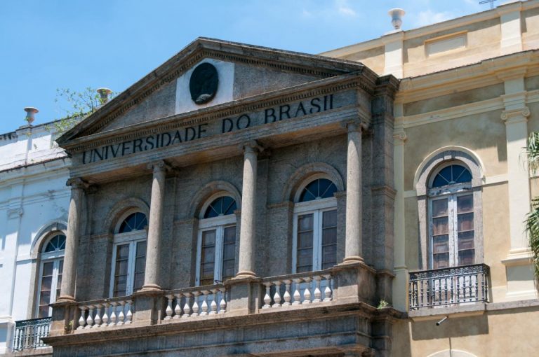 descubra quais são as faculdades que aceitam a nota do enem. Palácio Universitário, no campus Praia Vermelha | Foto: Acervo SGCOM/UFRJ