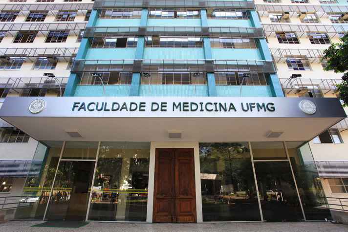 Fachada do prédio da Faculdade de Medicina UFMG, onde as atividades estão distribuídas entre os centros de Comunicação e Memória, Departamento de Cirurgia e Laboratório de Fonoaudiologia.