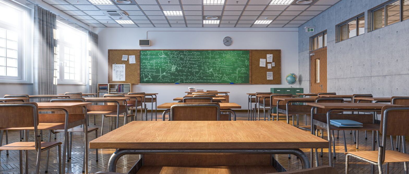 sala de aula com cadeiras representando os direitos e deveres dos estudantes.