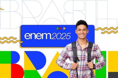 Estudante sorridente com mochila em frente a arte gráfica do Enem 2025, representando o momento de consulta do local de prova Enem e preparação para o exame nacional.