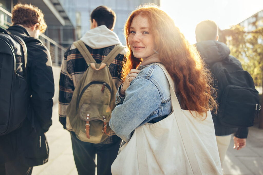 Participe do Concurso de Redação Estuda.com 2026! Inscreva-se grátis, envie sua redação, receba correção detalhada nos critérios do ENEM e concorra a prêmios.