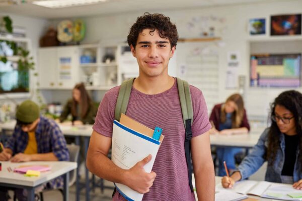 Estudante representando o fim das inscrições para o Enem 2026 que está próximo.