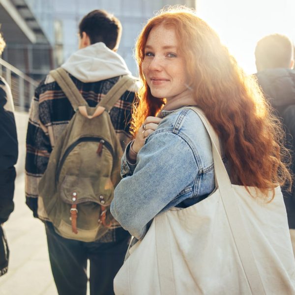 Participe do Concurso de Redação Estuda.com 2026! Inscreva-se grátis, envie sua redação, receba correção detalhada nos critérios do ENEM e concorra a prêmios.